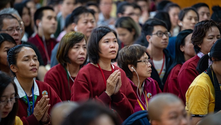 Miembros de la audiencia escuchando a Su Santidad el Dalái Lama durante el tercer día de sus enseñanzas en el Templo Principal Tibetano en Dharamsala, HP, India el 6 de septiembre de 2018. Foto de Tenzin Choejor