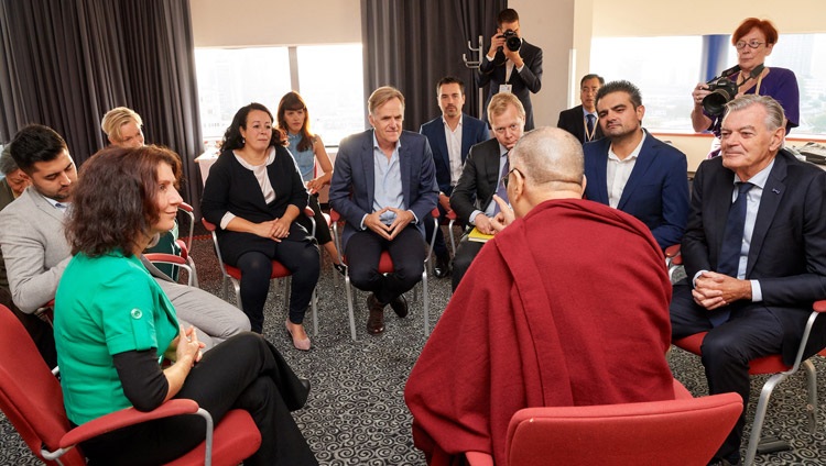Su Santidad el Dalái Lama se reunió con parlamentarios holandeses en Rotterdam, Países Bajos, el 17 de septiembre de 2018. Foto de Olivier Adam
