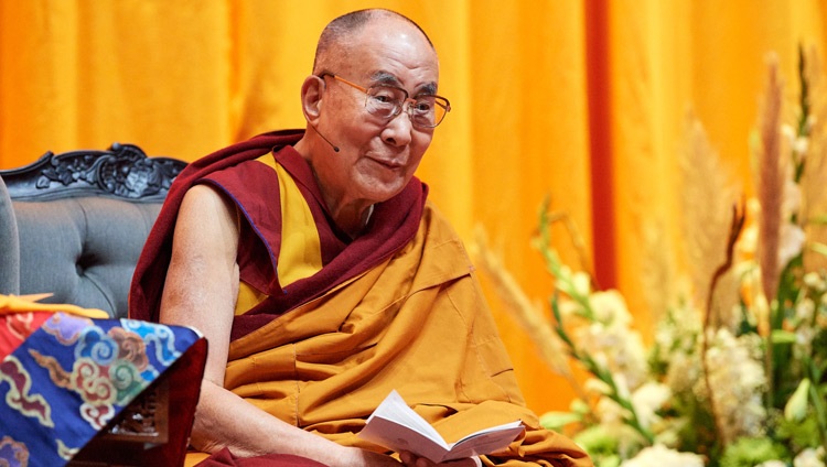 Su Santidad el Dalái Lama durante su enseñanza sobre Los Ocho Versos para Entrenar la Mente en Rotterdam, Países Bajos, el 17 de septiembre de 2018. Foto de Olivier Adam