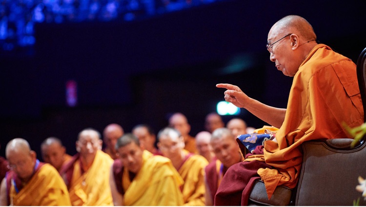 Su Santidad el Dalái Lama durante su enseñanza en el Ahoy Arena de Rotterdam, Países Bajos, el 17 de septiembre de 2018. Foto de Olivier Adam