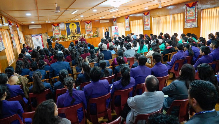 Vista de la sala de reuniones de la residencia de Su Santidad el Dalái Lama durante su reunión con profesores y estudiantes indios en Dharamsala, HP, India, el 30 de octubre de 2018. Foto de Ven Tenzin Jamphel