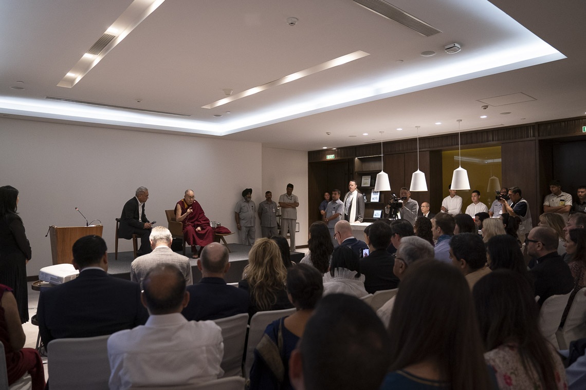  Su Santidad el Dalái Lama se dirige a los miembros de Youth Global Leaders en Nueva Delhi, India, el 7 de abril de 2019. Foto de Tenzin Choejor