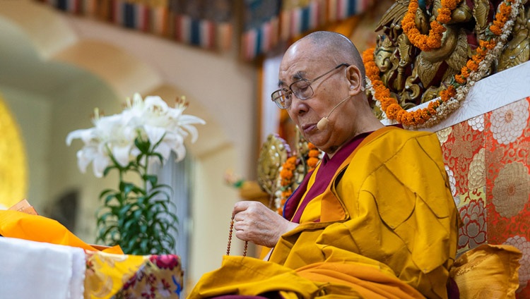 Su Santidad el Dalái Lama emprende los preparativos para dar el Empoderamiento de Avalokiteshvara en el Templo Principal Tibetano en Dharamsala, HP, India, el 5 de junio de 2019. Foto de Tenzin Choejor