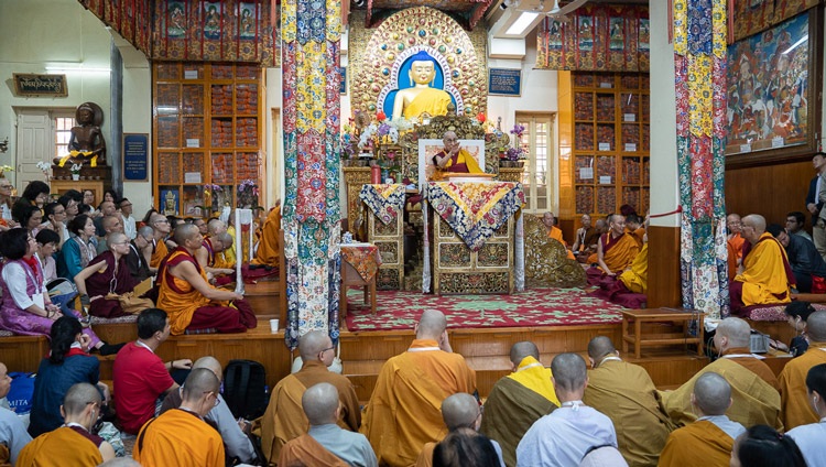 Una vista del interior del Templo Principal Tibetano en el segundo día de las enseñanzas de Su Santidad el Dalái Lama a petición de un grupo de Asia en el Templo Principal Tibetano en Dharamsala, HP, India el 5 de septiembre de 2019. Foto de Tenzin Choejor