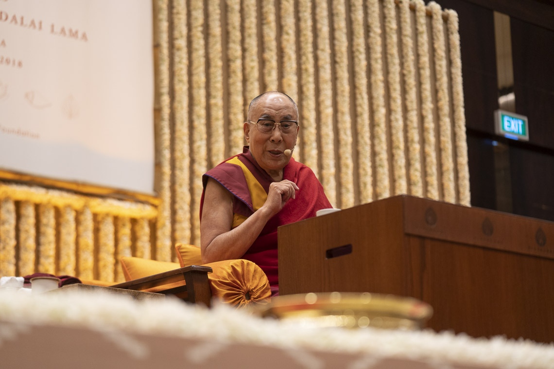 Su Santidad el Dalái Lama hablando ante una audiencia constituida principalmente por jóvenes profesionales y estudiantes en Bengaluru, Karnataka, India el 11 de agosto de 2018. Foto de Tenzin Choejor