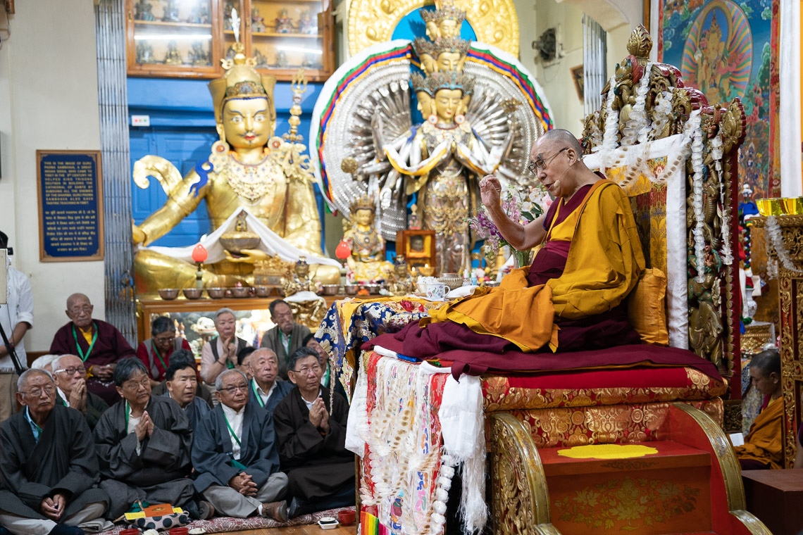 Su Santidad el Dalái Lama hablando cerca del final de la ceremonia de la Ofrenda de Larga Vida en el Templo Principal Tibetano en Dharamsala, HP, India el 5 de julio de 2019. Foto de Tenzin Choejor
