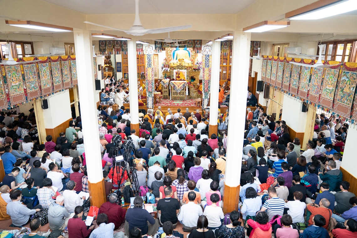 Una vista del interior del Templo Principal Tibetano en el primer día de las enseñanzas de Su Santidad el Dalái Lama en Dharamsala, HP, India, el 4 de septiembre de 2019. Foto de Tenzin Choejor