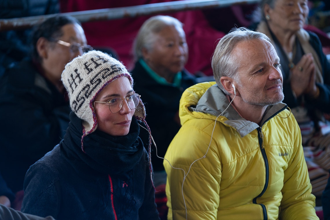 Miembros de la audiencia entre los 60 países que escucharon una traducción de las enseñanzas de Su Santidad el Dalái Lama en el Templo Principal Tibetano en Dharamsala, HP, India, el 4 de noviembre de 2019. Foto de Ven Tenzin Jamphel