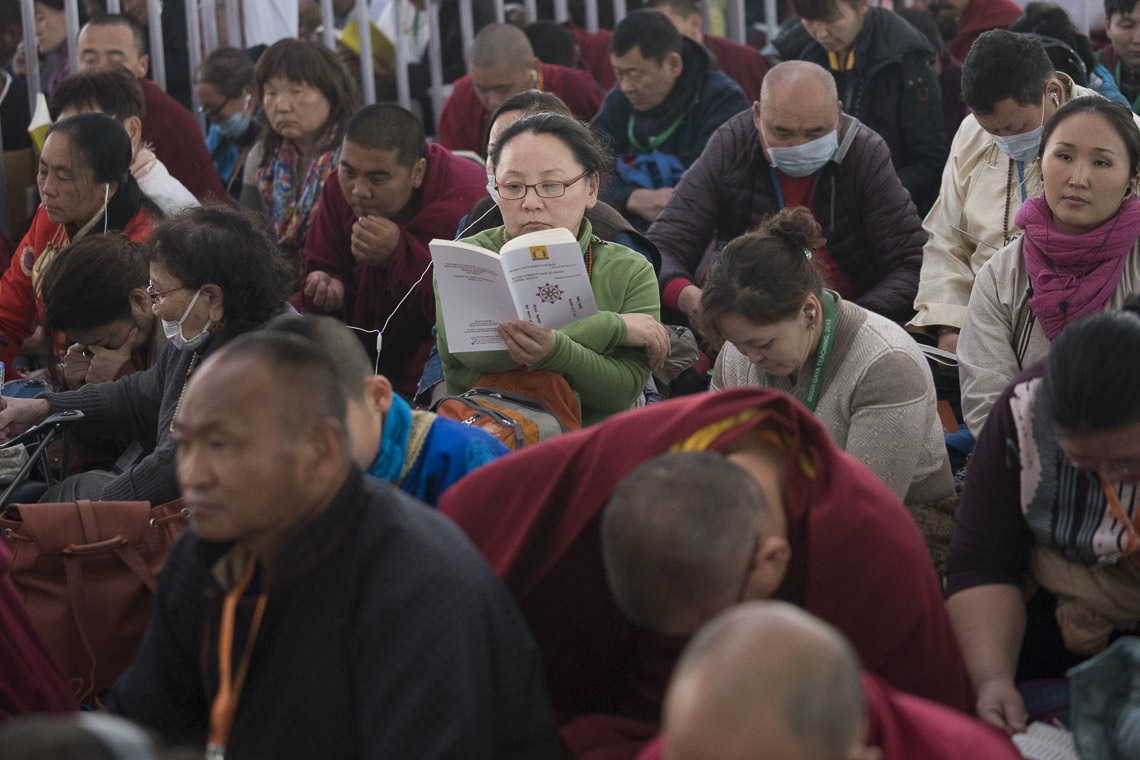 Algunas de las más de 30.000 personas que asistieron a la enseñanza de Su Santidad el Dalái Lama en Bodhgaya, Bihar, India, el 14 de enero de 2018. Foto de Lobsang Tsering