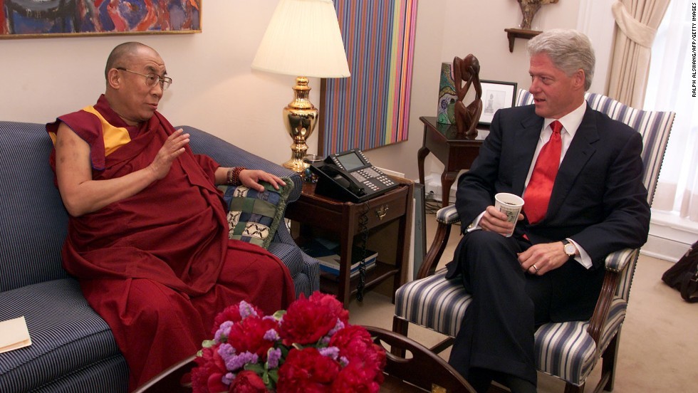 Su Santidad el Dalái Lama se reunió con el Presidente Bill Clinton en la Casa Blanca en Washington DC, EE.UU., el 20 de junio de 2000. (Foto oficial de la Casa Blanca)