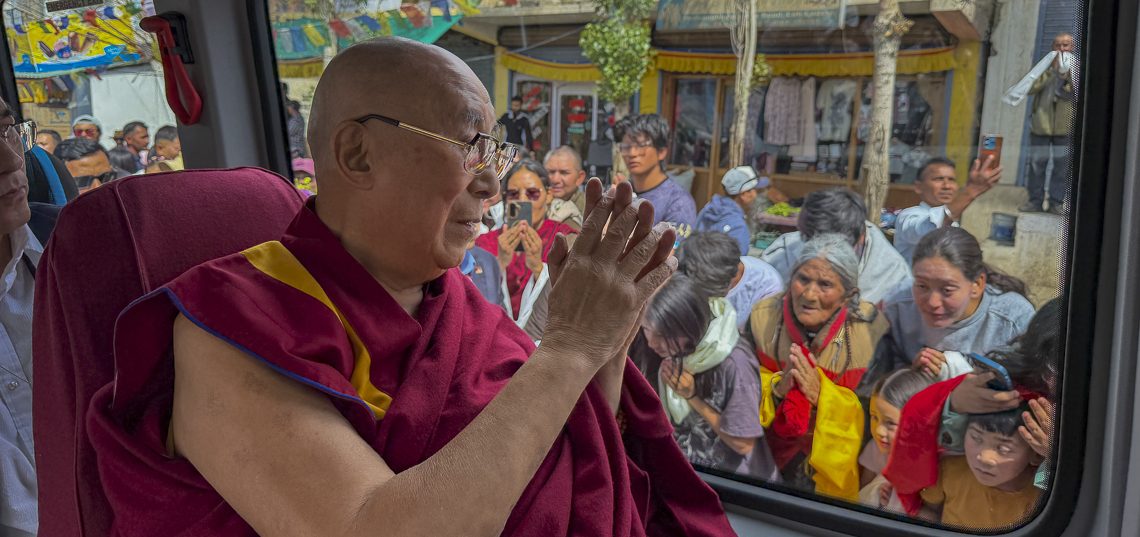Su Santidad llega a Leh