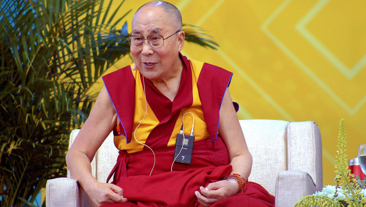Su Santidad el Dalái Lama respondiendo a las preguntas de los asistentes durante su charla en el estadio RIMAC de UC San Diego en San Diego, CA, EE.UU. el 16 de junio de 2017. Foto de UCSD