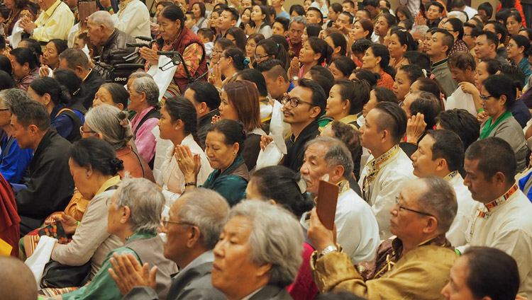 Miembros de la comunidad tibetana escuchando a Su Santidad el Dalái Lama durante su reunión en San Diego, California, EE.UU. el 18 de junio de 2017. Foto de Jeremy Russell/OHHDL