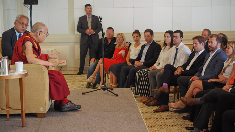 Su Santidad el Dalái Lama hablando a los miembros de la Organización de Jóvenes Presidentes en Newport Beach, CA, EE.UU. el 19 de junio de 2017. Foto de Jeremy Russell/OHHDL