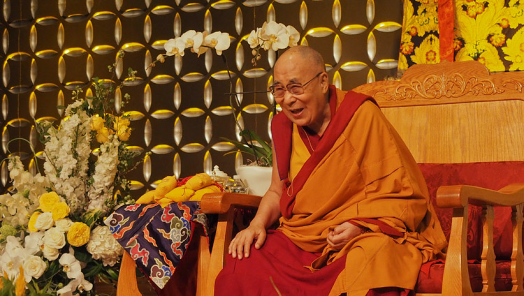 Su Santidad el Dalái Lama durante su reunión con la comunidad tibetana en Boston, MA, EE.UU. el 25 de junio de 2017. Foto de Jeremy Russell/OHHDL