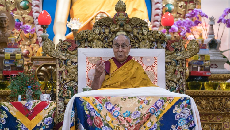 Su Santidad el Dalái Lama durante sus enseñanzas en el Templo Principal en Dharamsala, HP, India el 3 de noviembre de 2017. Foto de Tenzin Choejor