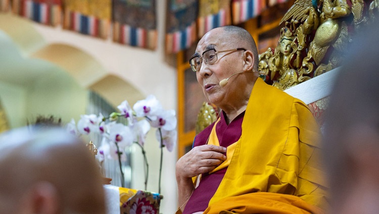Su Santidad el Dalái Lama en el último día de sus enseñanzas para jóvenes estudiantes tibetanos en el Templo Principal Tibetano en Dharamsala, HP, India el 8 de junio de 2018. Foto de Tenzin Choejor