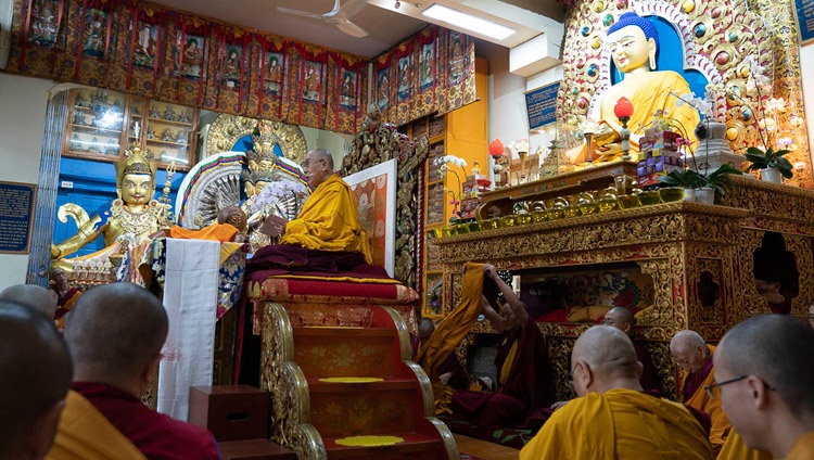 Su Santidad el Dalái Lama hablando en el segundo día de enseñanzas en el Templo Principal Tibetano en Dharamsala, HP, India el 4 de octubre de 2018. Foto de Ven Tenzin Jamphel