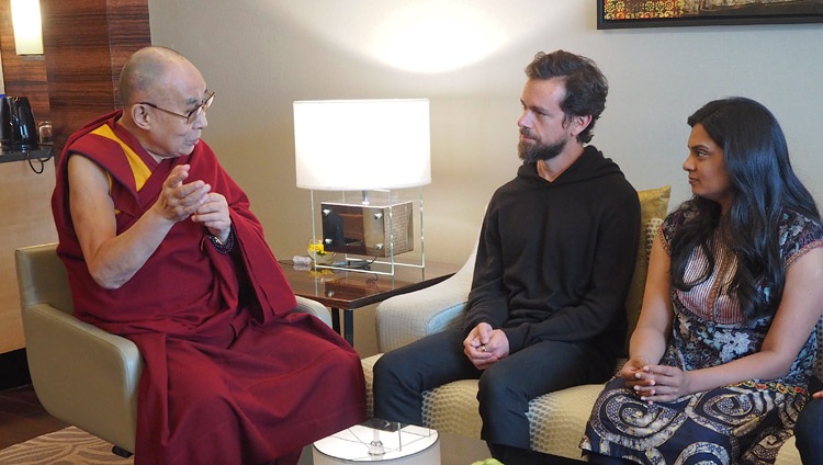 Su Santidad el Dalái Lama y Jack Dorsey, cofundador y CEO de Twitter, en Nueva Delhi, India, el 10 de noviembre de 2018. Foto de Jeremy Russell