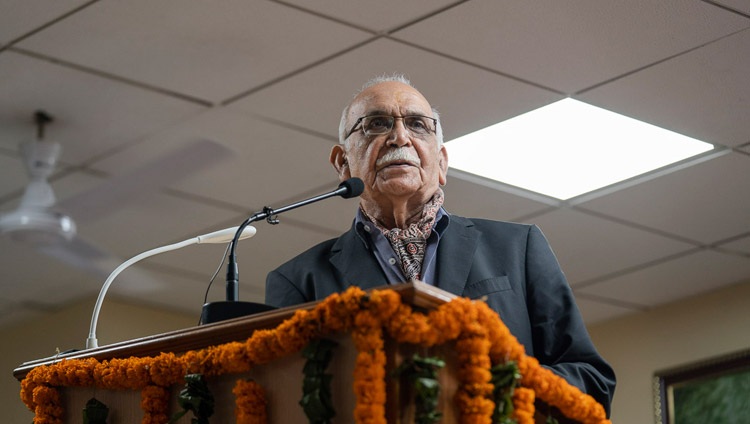 El eminente historiador del arte, BN Goswamy, pronunciando el discurso de apertura en las celebraciones del 550 aniversario del nacimiento de Guru Nanak en Nueva Delhi, India, el 10 de noviembre de 2018. Foto de Tenzin Choejor