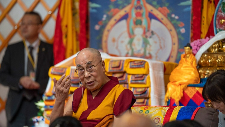 Su Santidad el Dalái Lama pronuncia un discurso en la inauguración del Instituto Sherab Kyetsel Ling en Chiba, Japón, el 18 de noviembre de 2018. Foto de Tenzin Choejor