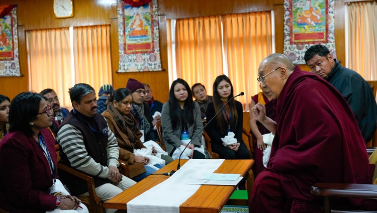 Su Santidad el Dalái Lama hablando con un grupo de académicos indios en su residencia de Dharamsala, HP, India, el 24 de enero de 2019. Foto de Ven Tenzin Jamphel
