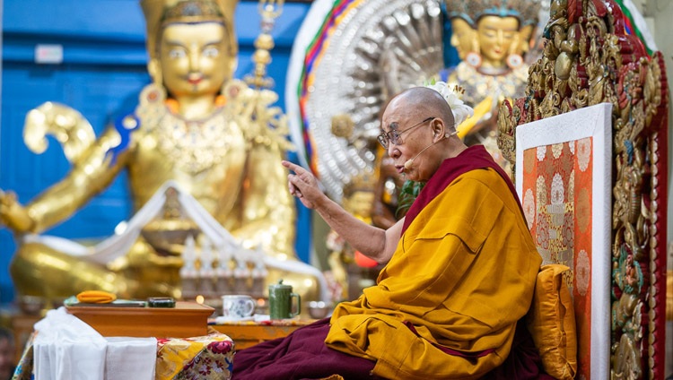 Su Santidad el Dalái Lama durante su enseñanza para jóvenes tibetanos en el Templo Principal Tibetano en Dharamsala, HP, India el 3 de junio de 2019. Foto de Tenzin Choejor