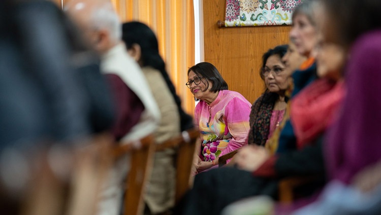 Miembros de la audiencia escuchando a Su Santidad el Dalái Lama durante su reunión con empresarios y graduados en administración en su residencia de Dharamsala, HP, India, el 7 de noviembre de 2019. Foto de Tenzin Choejor