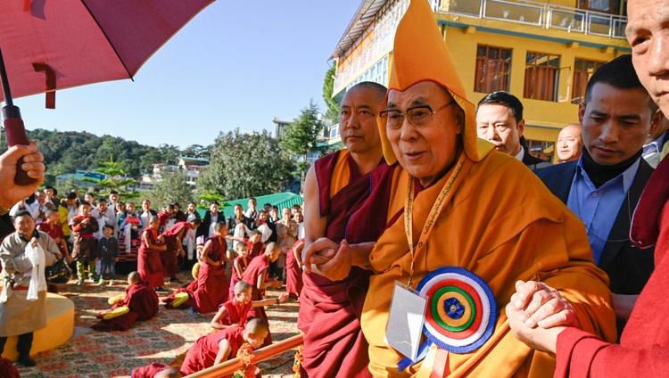 Su Santidad el Dalái Lama llegando a Kirti Jepa Dratsang en Dharamsala, HP, India el 7 de diciembre de 2019. Foto de Manuel Bauer