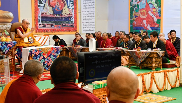 Su Santidad el Dalái Lama hablando en el 25º aniversario de la fundación de Kirti Jepa Dratsang en Dharamsala, HP, India, el 7 de diciembre de 2019. Foto de Manuel Bauer