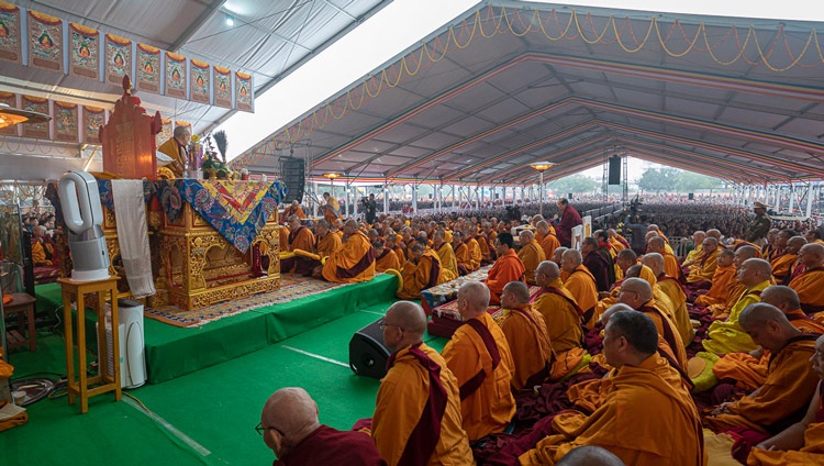 Una vista del terreno de Kalachakra con un estimado de 35,000 personas asistiendo a las enseñanzas de Su Santidad el Dalái Lama en Bodhgaya, Bihar, India el 4 de enero de 2020. Foto de Tenzin Choejor