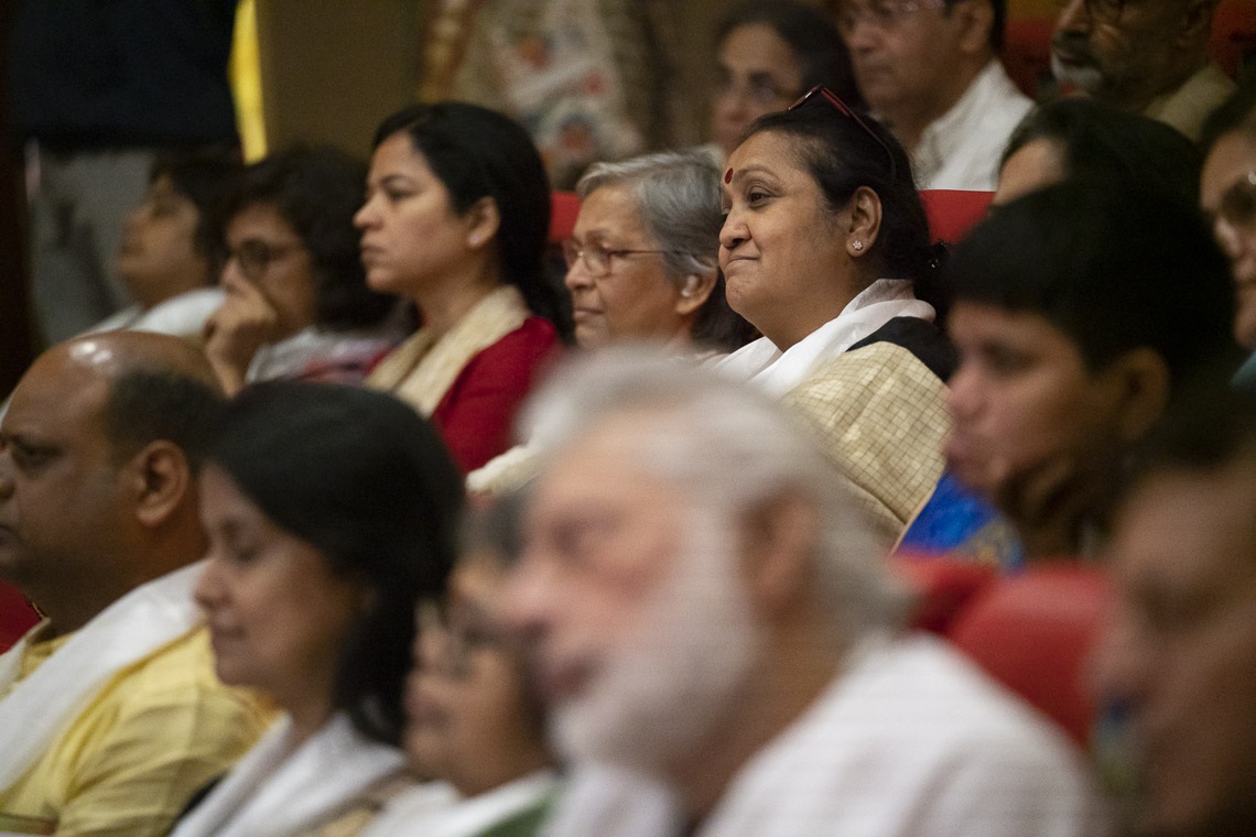 Algunos de los más de 300 estudiantes y profesores que escucharon a Su Santidad el Dalái Lama en la Conferencia sobre el Concepto de «maitri» o «metta» en el Budismo en la Universidad de Mumbai en Mumbai, India el 12 de diciembre de 2018. Foto de Lobsang Tsering