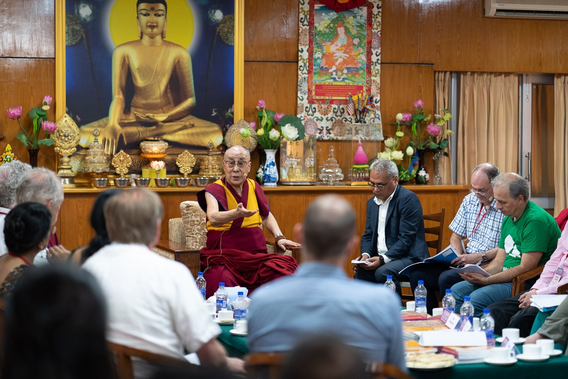  Su Santidad el Dalái Lama hablando a los participantes de la conferencia sobre Educación Humana en el Tercer Milenio en su residencia de Dharamsala, HP, India, el 8 de julio de 2019. Foto de Tenzin Choejor