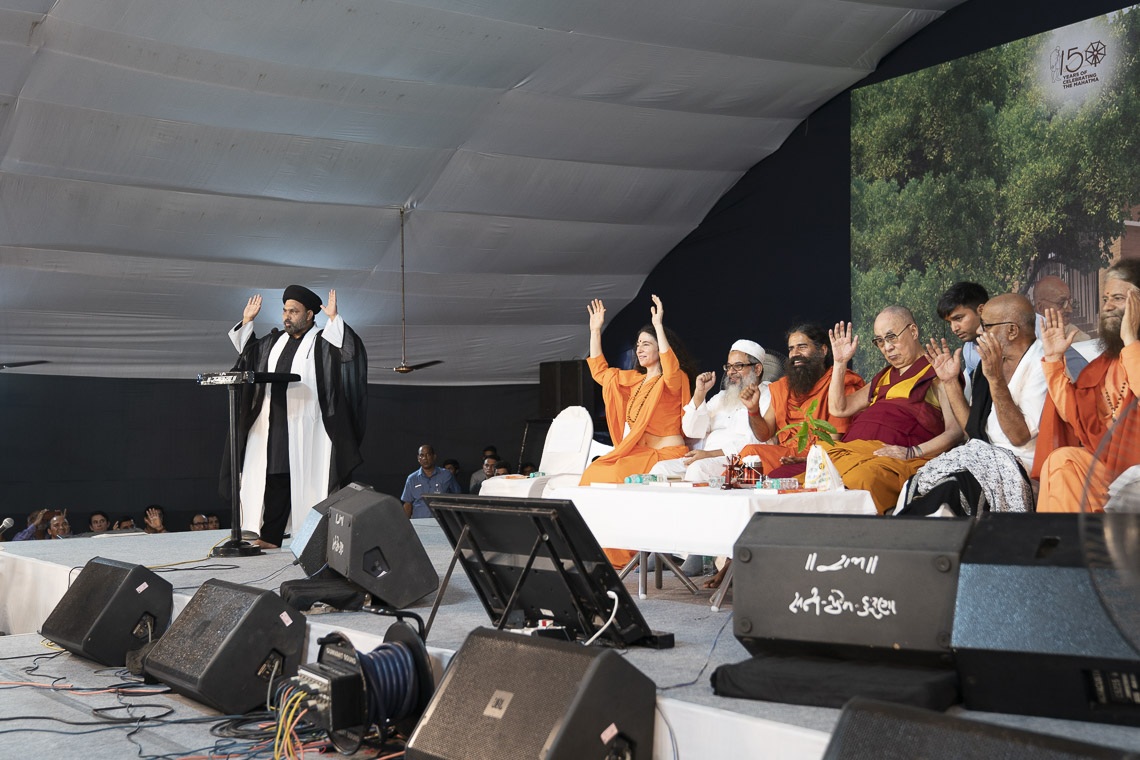 Maulana Kokab Muharram de la tradición chiíta hablando durante el programa interreligioso en el Ashram Gandhi de Nueva Delhi, India, el 25 de septiembre de 2019. Foto de Tenzin Choejor