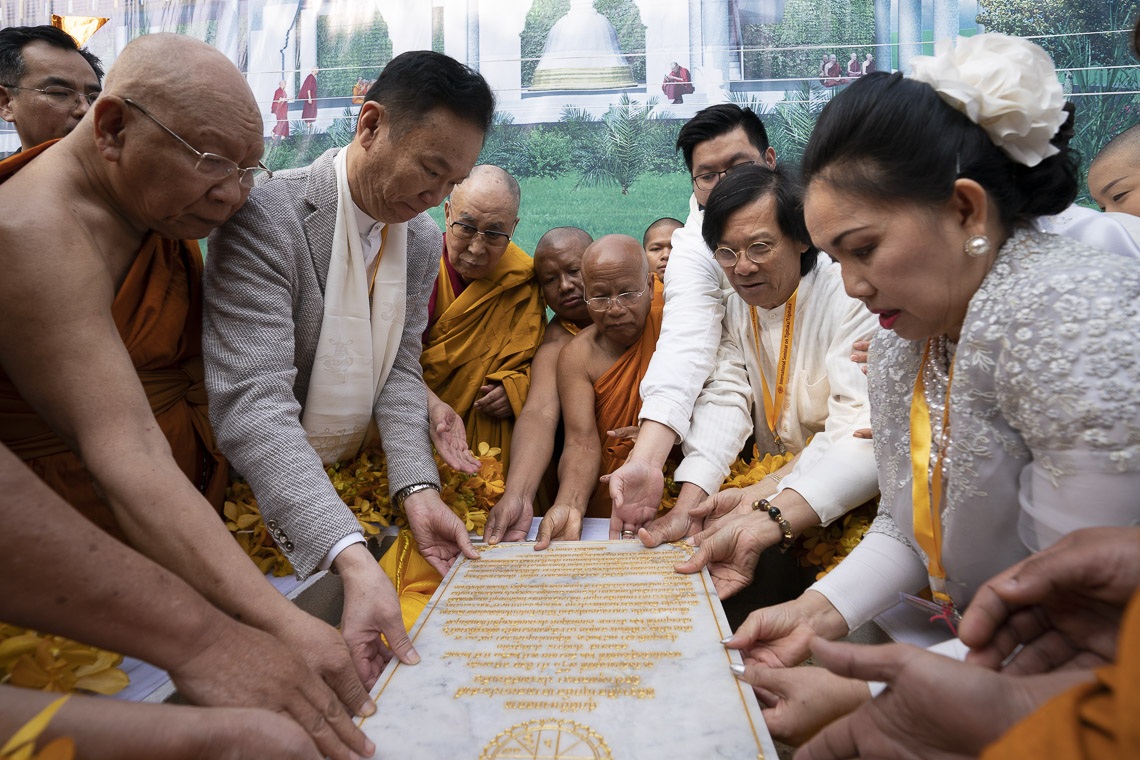Su Santidad el Dalái Lama se unió a la colocación de la primera piedra de un nuevo museo en Watpa Buddhagaya en Bodhgaya, Bihar, India, el 22 de diciembre de 2018. Foto de Lobsang Tsering