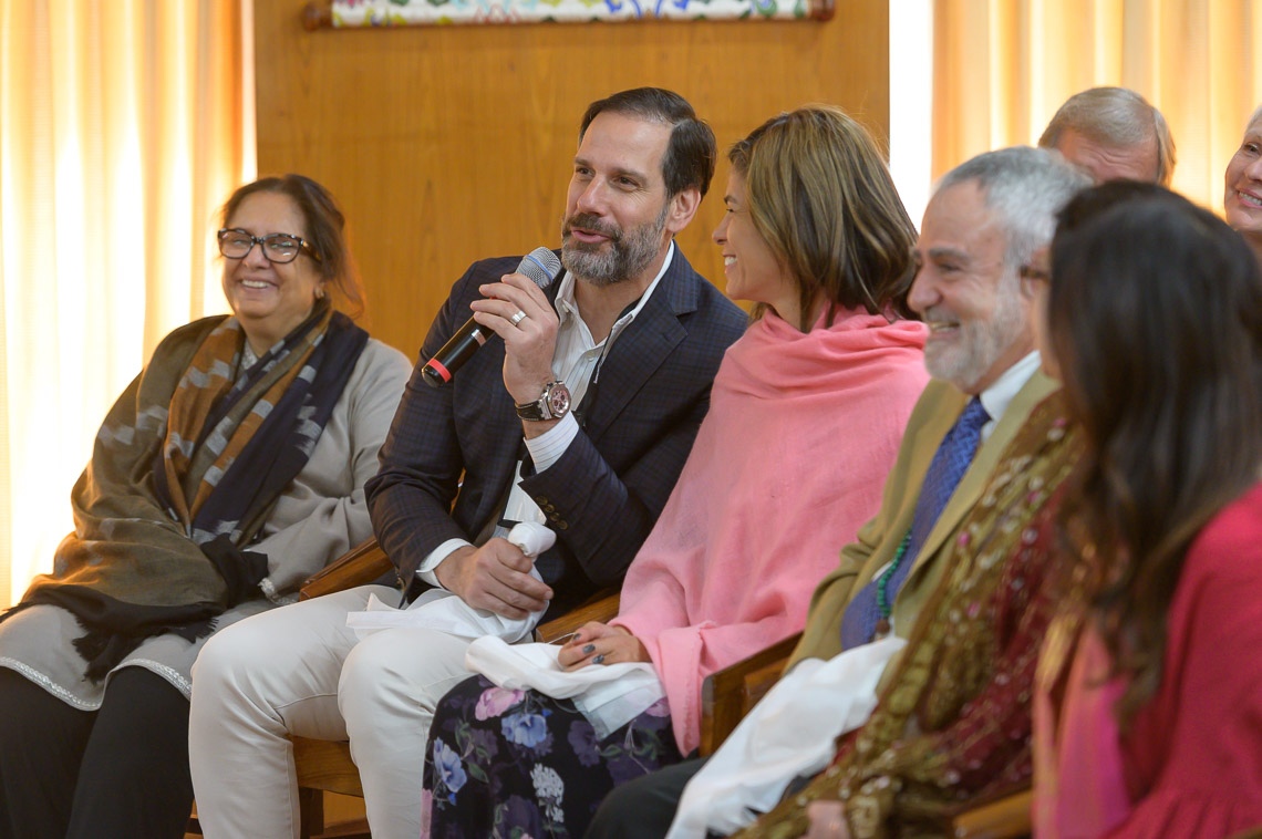 Un miembro de la audiencia hizo una pregunta a Su Santidad el Dalái Lama durante su reunión en su residencia de Dharamsala, HP, India, el 11 de febrero de 2019. Foto de Tenzin Choejor