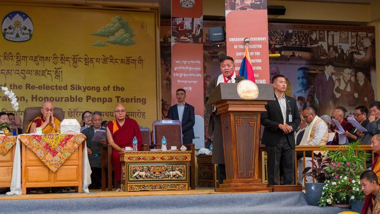 Su Santidad el Dalái Lama preside la ceremonia de juramento del Sikyong Penpa Tsering
