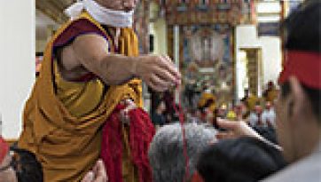 El Dalái Lama concluye una enseñanza de cuatro días con la iniciación de Avalokiteshvara