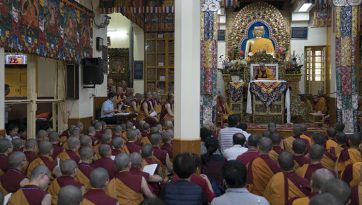 Comienza la enseñanza de los 400 versos de Aryadeva sobre el Camino Medio