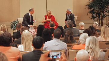 Reuniones con profesores y líderes empresariales