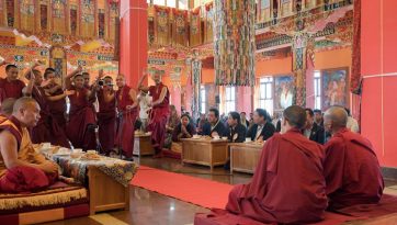 Visita al Monasterio de Tashi Lhunpo y Convocatoria en el Monasterio de Namdroling