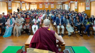 Estudiantes de secundaria de la India conocen a Su Santidad el Dalái Lama
