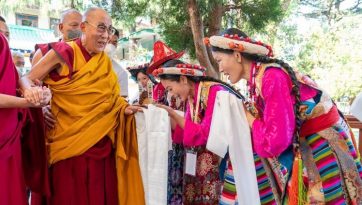 Reunión de los participantes en el vigésimo quinto Festival de Ópera de Sho-tön