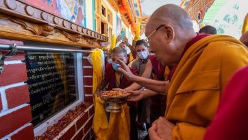 Inauguración de un centro de aprendizaje y almuerzo en Sindhu Ghat
