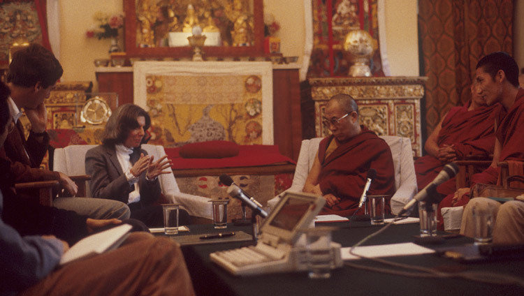 Conferencia del Instituto Mente y Vida realizada en la residencia de Su Santidad el Dalai Lama en Dharamsala, HP, India, en 1987