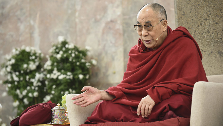 Su santidad el Dalái Lama hablando en el Museo de Arte Moderno de Frankfurt, Alemania, el 15 de mayo de 2014. (Foto de Manuel Bauer)