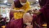 Ordenación de monjes y monjas novicios en Dharamsala