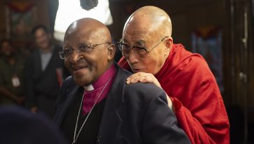 Felicitación al arzobispo Desmond Tutu por haber recibido el Premio Mundial Tesoro de los DDHH