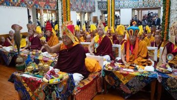 Oraciones de Larga Vida ofrecidas a Su Santidad por la Administración Central Tibetana